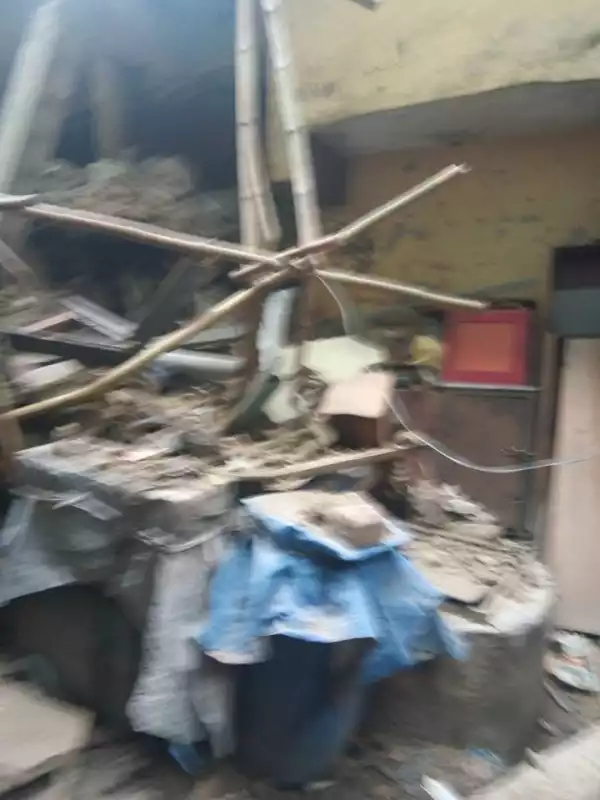 Residents Trapped As 3 Storey Building Collapses In Lagos Island This Morning. Photos
